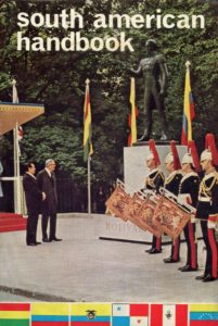 1974. Junio, 13. Portada del South American Handbook con el momento de la inauguración de la estatua de Bolívar en la plaza Belgrade de Londres, con James Callaghan.