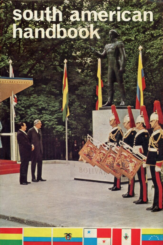 1974. Junio, 13. Portada del South American Handbook con el momento de la inauguración de la estatua de Bolívar en la plaza Belgrade de Londres, con James Callaghan.