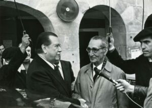 1978. Abril, 1. Encuentro con el Lendakari Jesús María de Leizaola, en el cementerio de San Juan de Luz, País Vasco, España.