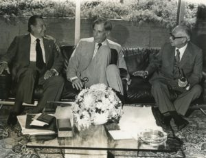 1979. Septiembre, 18. Encuentro con el ex presidente Rómulo Betancourt y el célebre economista John K. Galbraith, en Venevisión.