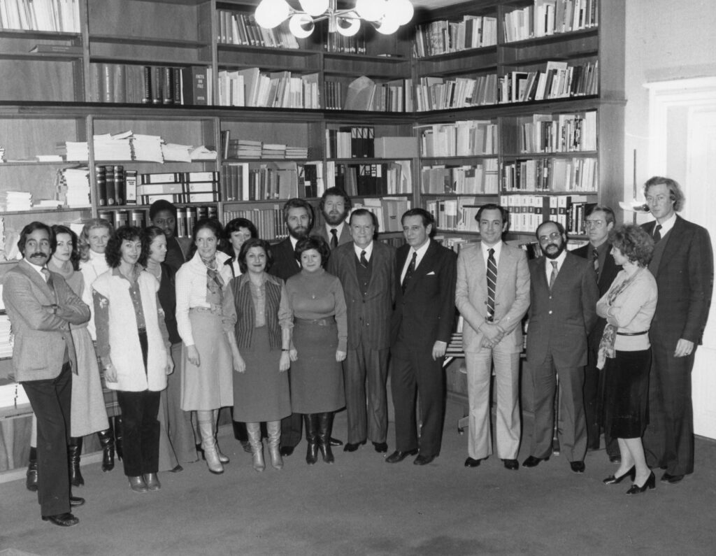 1980. Enero, 18. Ginebra, Suiza. Con el personal de la Secretaría de la Unión Interparlamentaria Mundial.