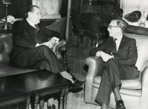 1980. Enero, 30. Entrevista con Lord Peter Alexander Rupert Carrington, entonces Secretario de Asuntos Exteriores del Gobierno, en Londres, Inglaterra.