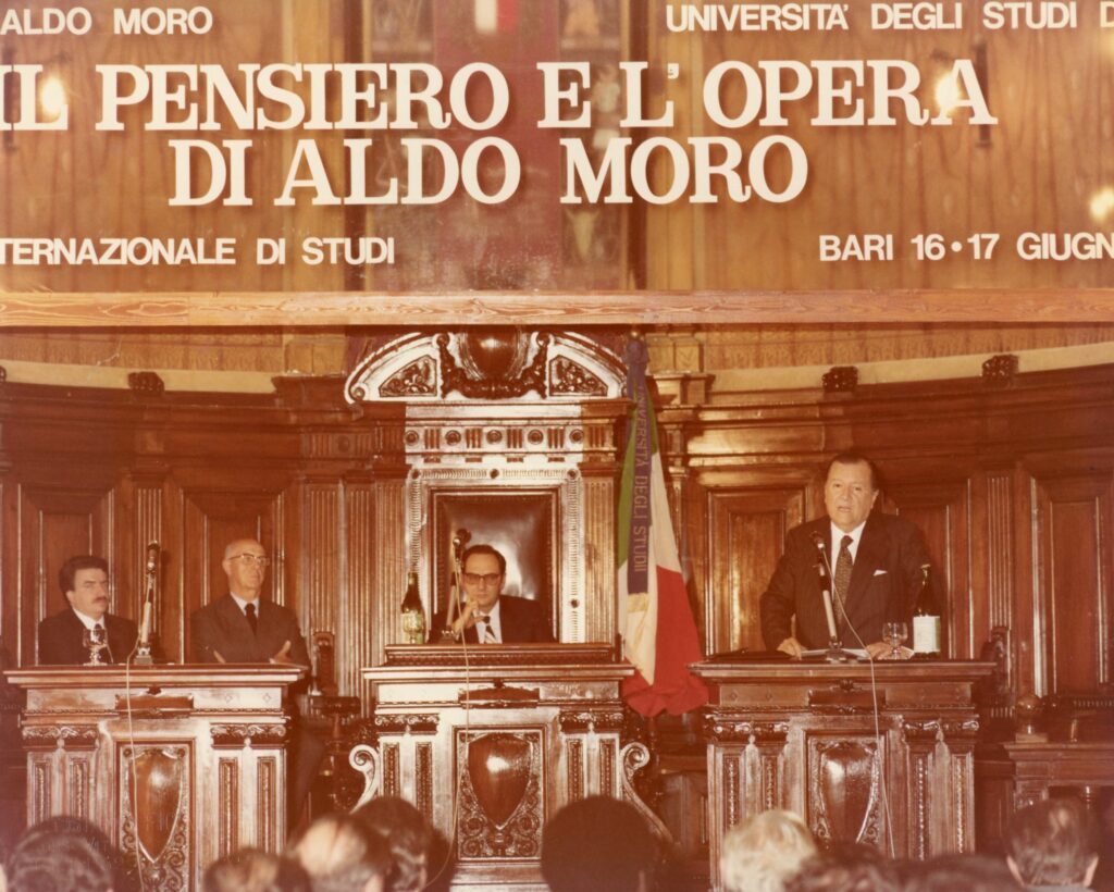 1980. Junio, 16. Bari, Italia. En el coloquio El pensamiento y obra de Aldo Moro.