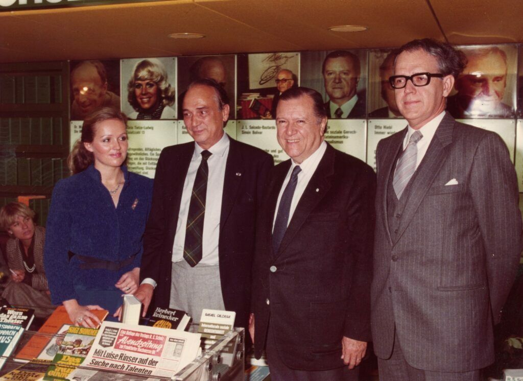 1980. Octubre, 11. En la Feria del Libro (Buchmesse) en Frankfurt, Alemania.