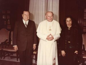 1981. Diciembre, 18. Audiencia privada con SS Juan Pablo II, El Vaticano, Roma.