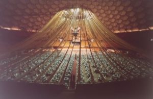 1981. Febrero, 17. Cena de los 6.000 cubiertos en el Poliedro, homenaje nacional a los 65 años.