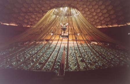 1981. Febrero, 17. Cena de los 6.000 cubiertos en el Poliedro, homenaje nacional a los 65 años.