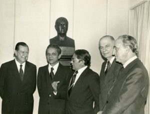 1981. Junio, 11. Colocación de un busto de Andrés Bello en el Tribunal Supremo de Brasil, Brasilia.