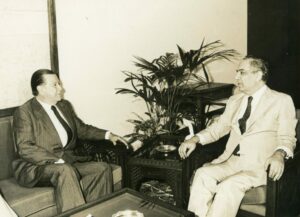 1981. Junio, 29. Encuentro con el presidente Elías Sarkís, en Beirut, Líbano.