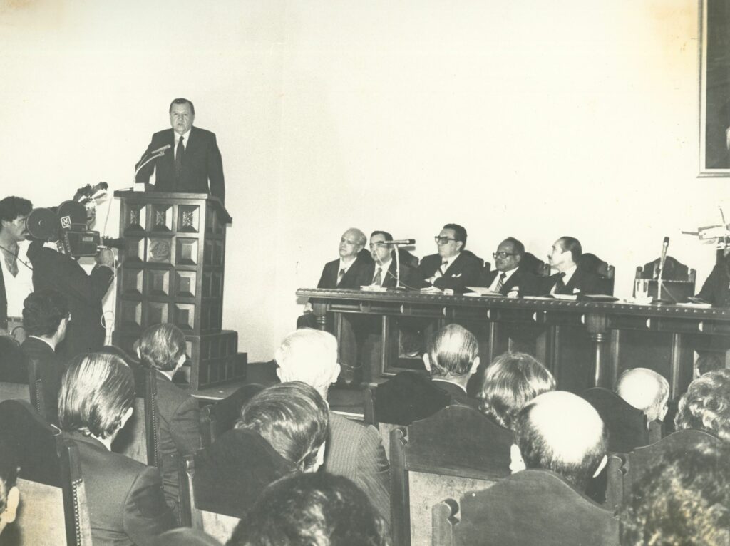 1981. Noviembre, 24. Comité Juridico Interamericano en La Casa de Bello, Caracas.