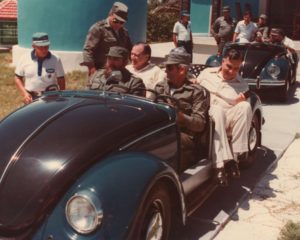 1981. Septiembre, 20. Visita a la Isla de Los Pinos y a la vaca Ubre Blanca, por invitación de Fidel Castro, Cuba.