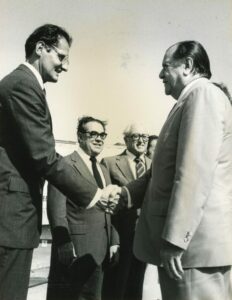 1982. Marzo, 24. Encuentro con el primer Ministro Edward Seaga, en Kingston, Jamaica.