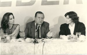 1983. En la campaña electoral, Rafael Caldera con Corina Azopardo y María Cristina Anzola de Newman.