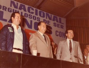 1983. Marzo, 20. Acto de apoyo de venezolanos naturalizados en Parque Central, en la campaña electoral presidencial.