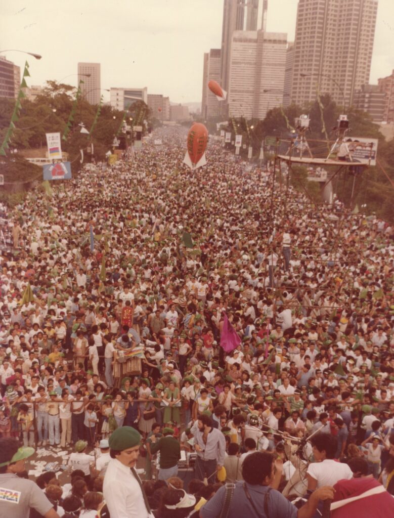 1983. Mitin en la avenida Bolívar en Caracas.