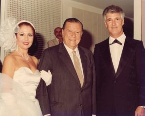 1984. Octubre, 16. Con Marelisa y Luis Guillermo Villegas Barthell, en el matrimonio de su hija Patricia.