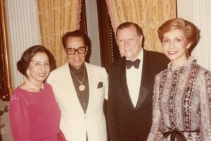1985, Enero, 23. En compañía de Mario Moreno, Cantinflas, en Puerto Rico.