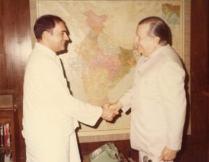 1985. Abril, 26. Encuentro con Rajiv Ghandi, primer Ministro de la India.