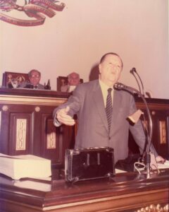 1985. Julio, 2. Discurso de presentación del proyecto de reforma de la Ley del Trabajo. Detrás, Reinaldo Leandro Mora y Pompeyo Márquez.