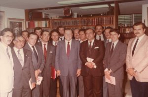 1985. Visita en Tinajero de un grupo de parlamentarios colombianos, entre ellos César Gaviria.