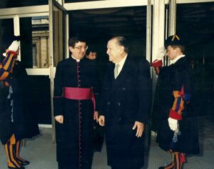 1987. Marzo, 25 Llegada al Vaticano para el XX aniversario de la Populorum Progressio.