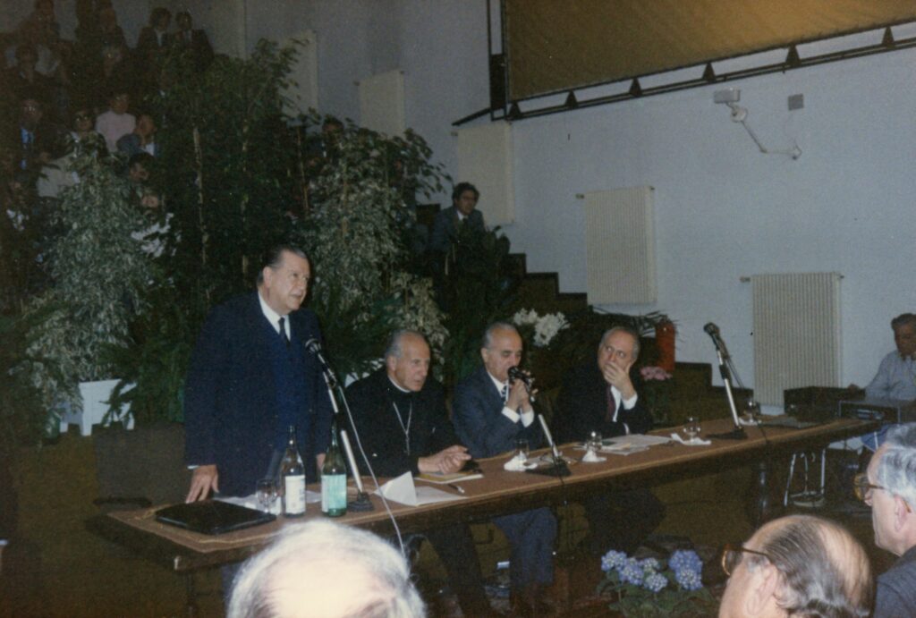 1988. Abril, 30. Conferencia en Seminario organizado por el Instituto Jacques Maritain, en Treviso, Italia.