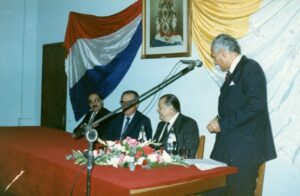 1988. Abril, 9. Conferencia en la Universidad Católica de Paraguay, Asunción.