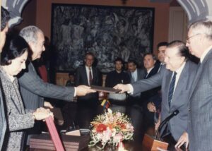 1988. Enero, 12. Visita al Parlamento de Canarias, Santa Cruz de Tenerife.