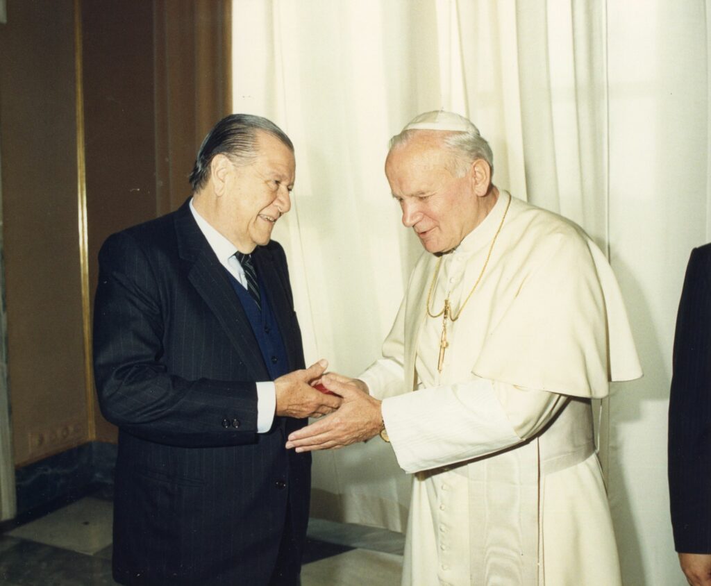 1989. Diciembre, 15. Audiencia privada con SS Juan Pablo II, El Vaticano, Roma.