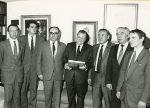 1990. Abril, 4. Visita en Tinajero de un grupo de delegados del Soviet Supremo.