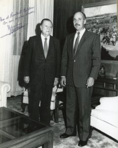 1990. Octubre, 18. Encuentro con el presidente Alfredo Cristiani, de El Salvador.