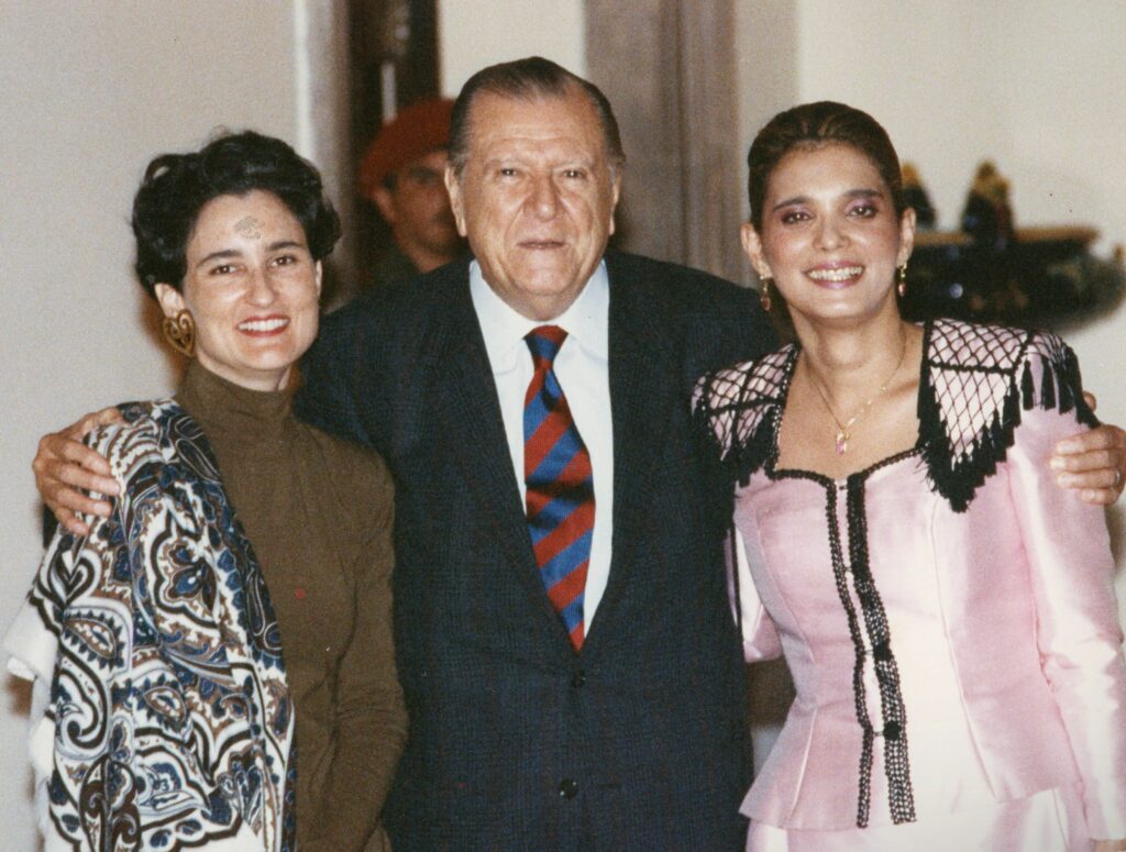 1991. En el Palacio de Miraflores, con Gabriela Febres Cordero y Beatrice Rangel.