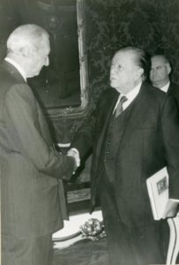 1991. Octubre, 18. Audiencia con Kurt Waldheim, entonces presidente de Austria, en Viena.