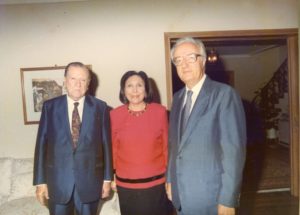 1991. Septiembre, 18. Encuentro con el ex presidente de Grecia, Christos Sartzetakis, en la residencia de la embajadora de Venezuela.