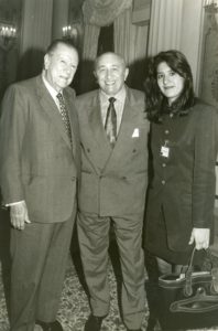 1994. Agosto, 16. Almuerzo en Miraflores con Simón Díaz y su hija Bettsimar.