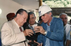 1994. Octubre, 16. Inspección a las obras del transvase Yacambú-Quíbor, con Miguel Nucete. Al fondo Roberto Pérez Lecuna.