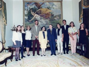 1995. Agosto, 25. Visita de la familia real española a La Casona, recibidas también por Mireya Caldera Pietri y Diana, Alicia y Mariana Caldera De Veer.