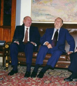 1995. Ameno encuentro con el presidente del Congreso Nacional, Eduardo Gómez Tamayo.