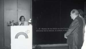1995. Julio, 21. Visita al Museo de los Niños. Parque Central, Caracas.