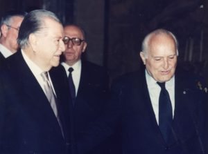 1995. Mayo, 5. Almuerzo ofrecido por el presidente de Italia, Oscar Luigi Scalfaro, en el Palacio del Quirinal, Roma.