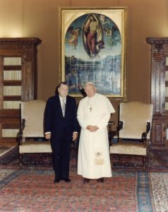 Audiencia privada con el Papa Juan Pablo II en El Vaticano, Roma, con motivo de la beatificación de la Madre María de San José.