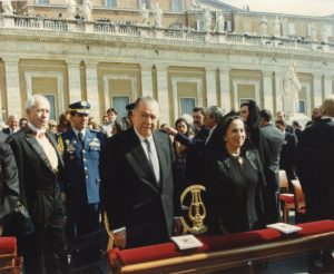 1995. Mayo, 7. Misa en la plaza San Pedro, Roma, el día de la beatificación de la Madre María de San José.