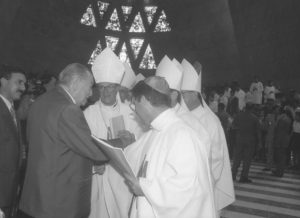 1996. Enero, 7. Consagración del Templo Votivo a Nuestra Señora de Coromoto en Guanare, estado Portuguesa.
