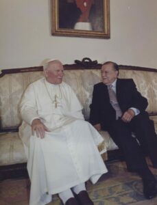 1996. Febrero, 9. Visita de SS Juan Pablo II a La Casona, salón Bolívar.