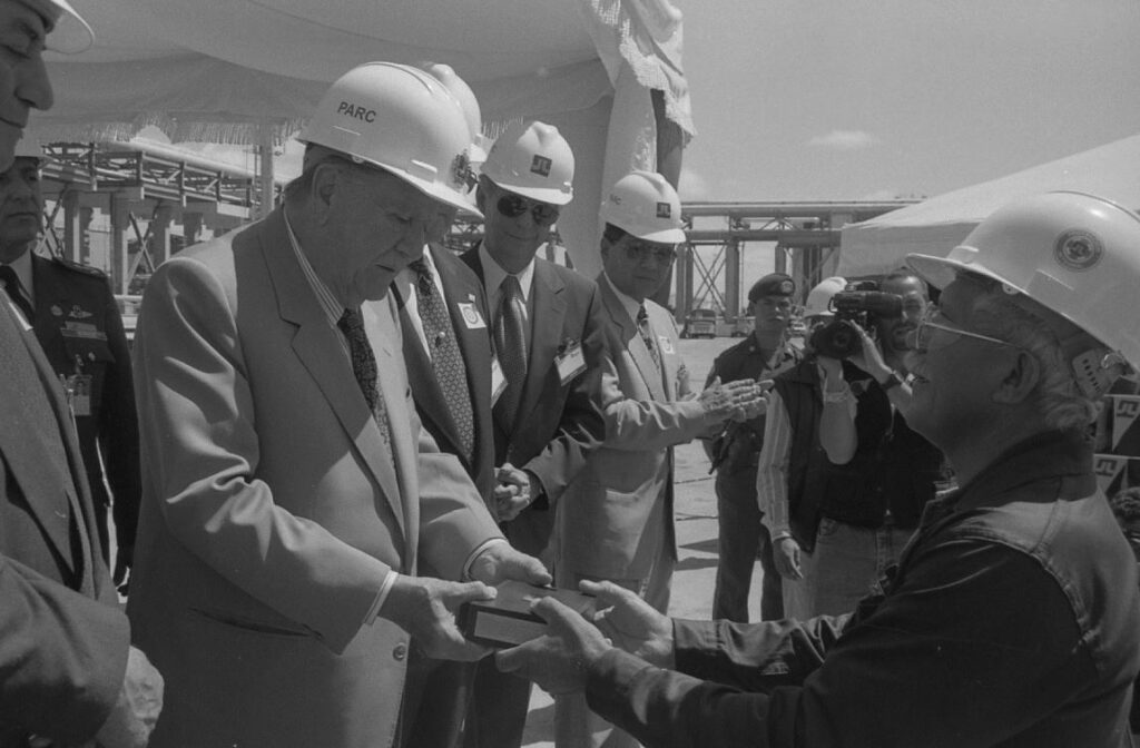 1996. Marzo, 15. Inauguración de la planta de generación eléctrica de GENEVAC, estado Falcón.
