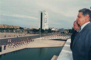 1996. Mayo, 20. Visita oficial al presidente del Brasil, Fernando Henrique Cardoso, en el Palacio de Planalto, Brasilia.