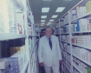 1997. Diciembre, 9. Inauguración de farmacia popular del Municipio San Francisco, Maracaibo, estado Zulia.