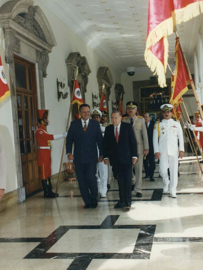 1997. Julio, 28. Visita oficial del presidente Juan Carlos Wasmosy del Paraguay, en el Palacio de Miraflores.