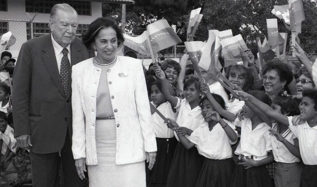 1997. Marzo, 15. Inauguración de la Escuela San Jerónimo y la Aldea Artesanal Camunare Blanco, estado Yaracuy.