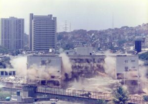 1997. Marzo, 16. Demolición del Retén de Catia en Caracas.